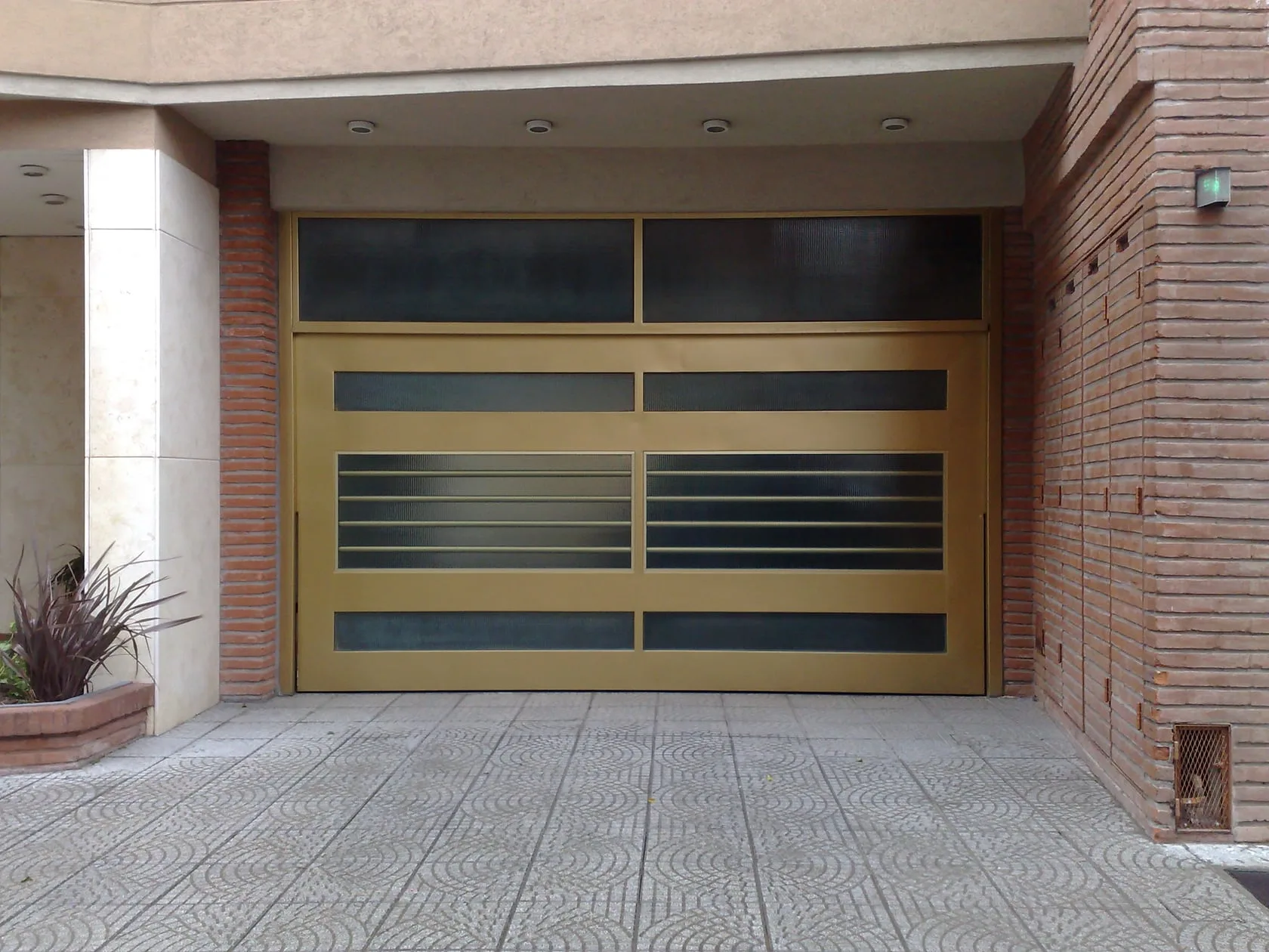 Levadizos / basculantes — Portones varios — instalación 1