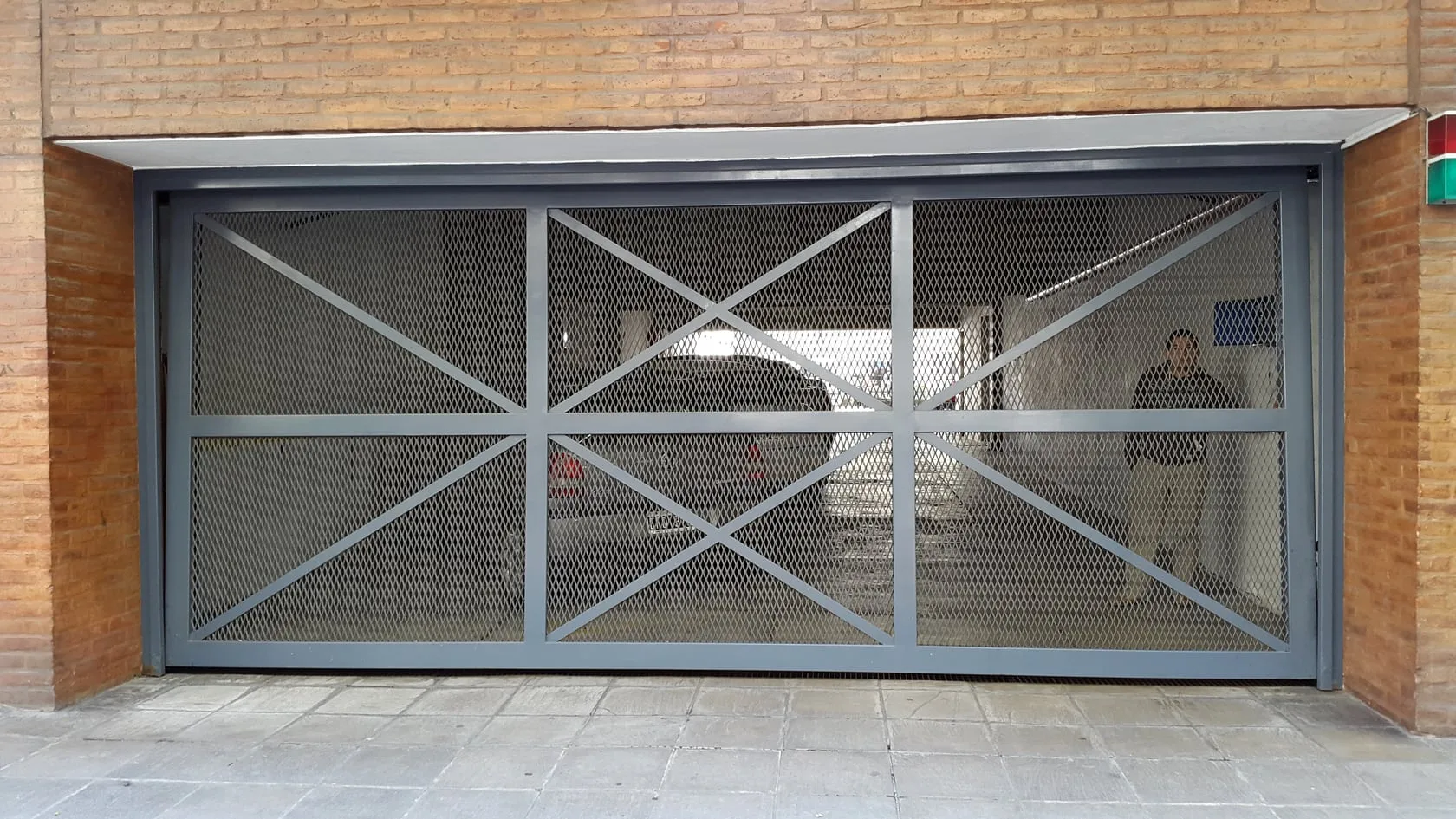 Levadizos / basculantes — Portones varios — instalación 11