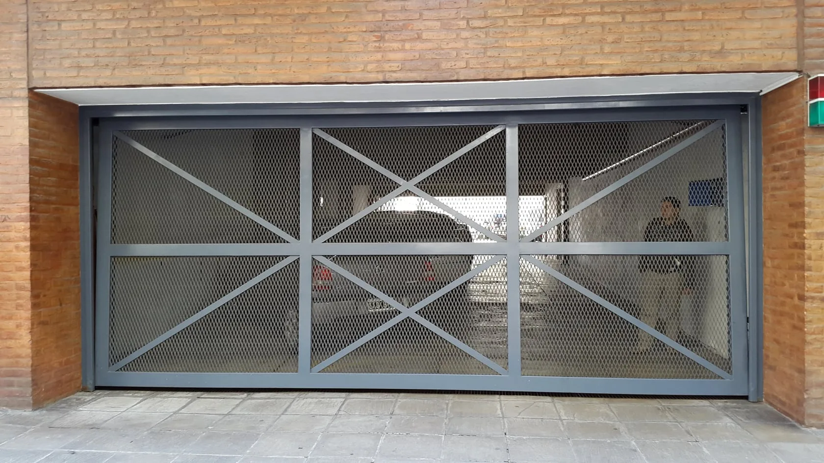 Levadizos / basculantes — Portones varios — instalación 12