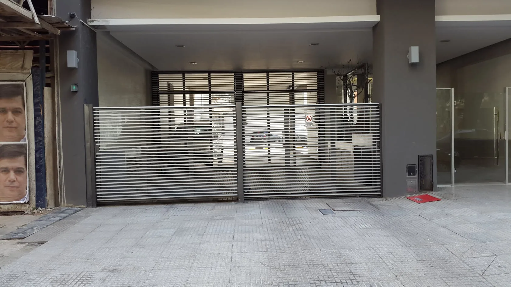 Levadizos / basculantes — Portones varios — instalación 17