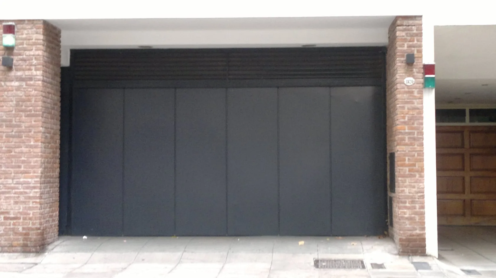 Giracoches y soluciones especiales — Portones varios — instalación 48